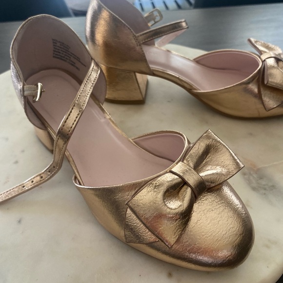 Girls bow gold shoes . Nordstrom aize 5 adult - Picture 10 of 16
